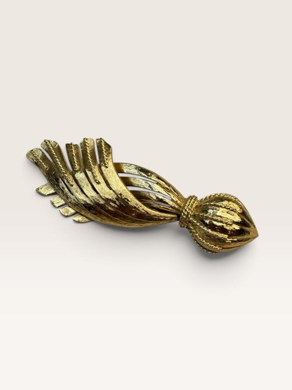 Vintage Monet Brushed Gold Tone Wheat Sheath Plume Brooch Pin Architectural 3.32